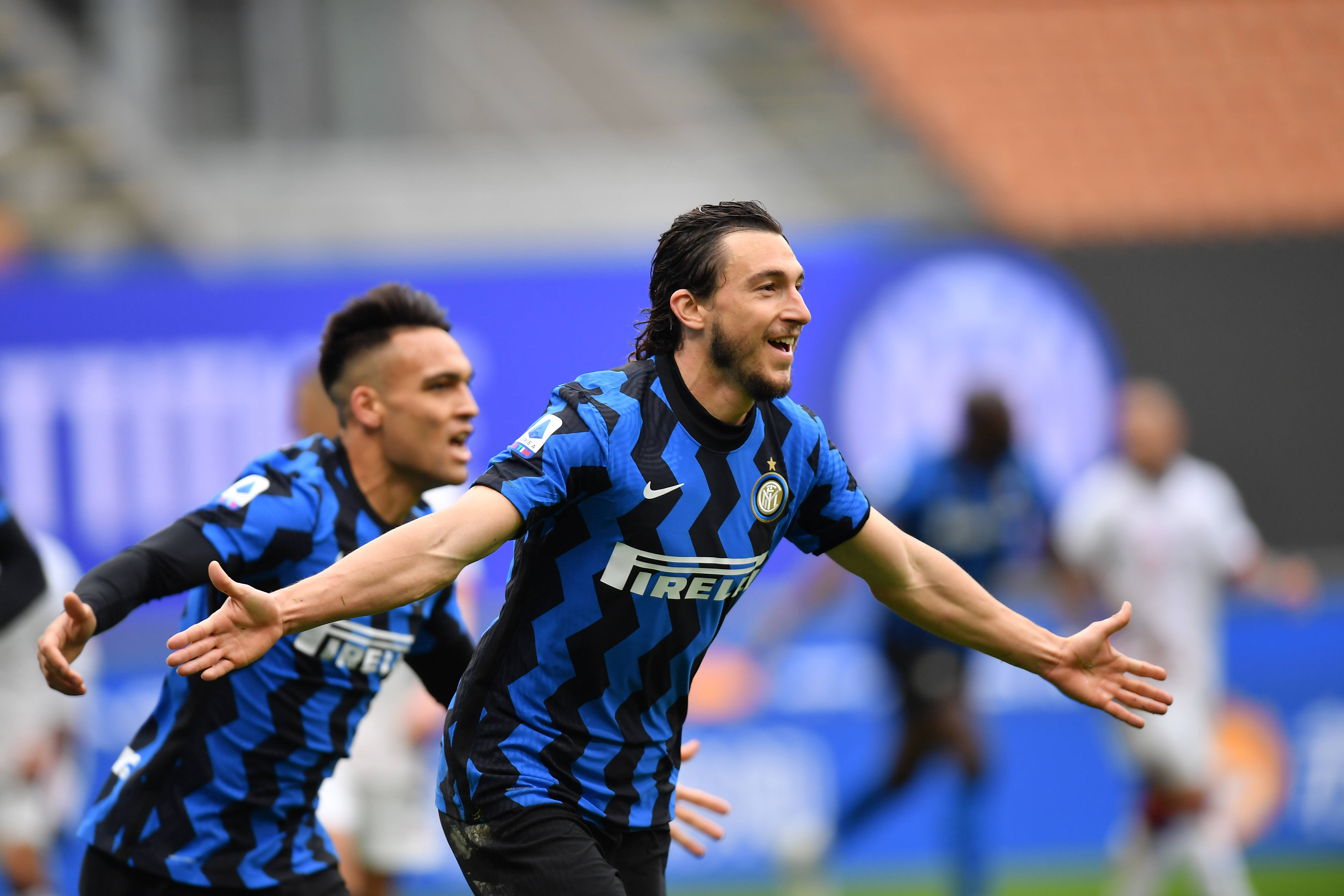 安东内拉晒为蒂亚戈庆生照，举办了一个巴萨主题生日派对（安东内拉分享蒂亚戈生日照，巴萨主题派对温馨举行）