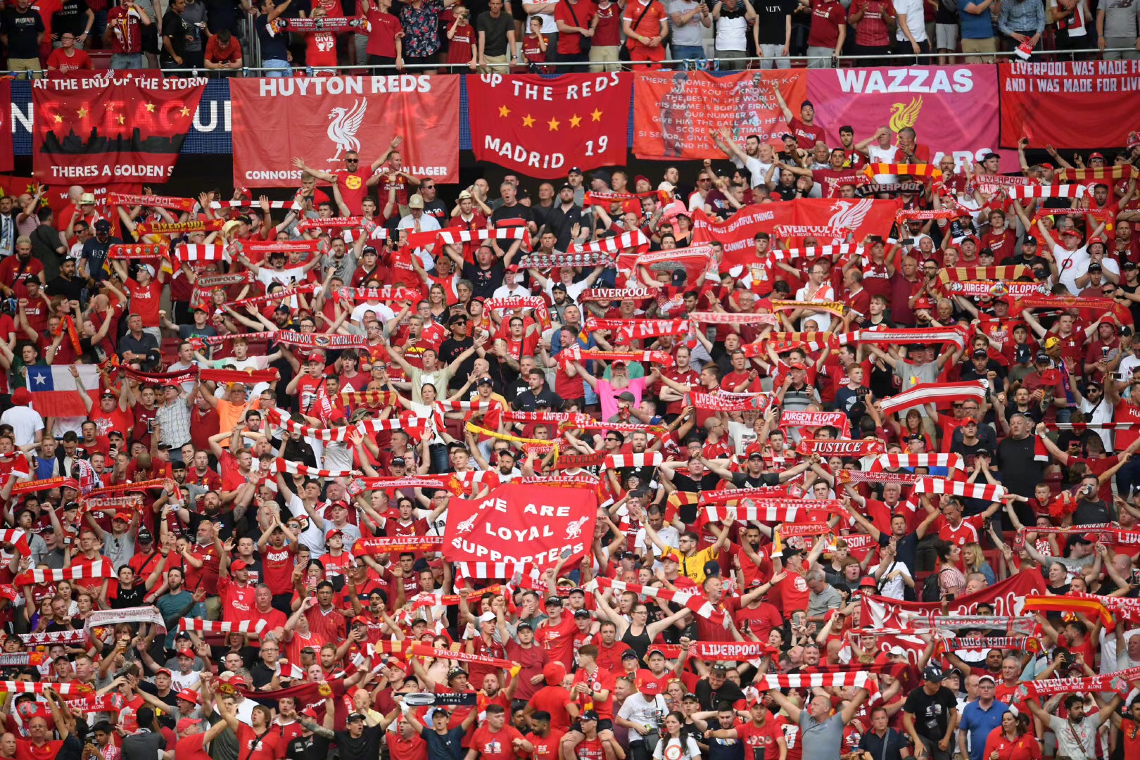 卡斯尔成最年轻30+10+5&3三分且命中率不低于70%球员（卡斯尔成史上最年轻单场30分10板5助+3记三分且命中率不低于70%的球员）