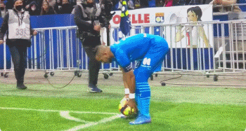 想重新踢的比赛？维埃里：02年世界杯vs韩国；97年欧冠踢多特（维埃里点名想重赛的两场：2002世界杯战韩国、1997欧冠对多特蒙德）