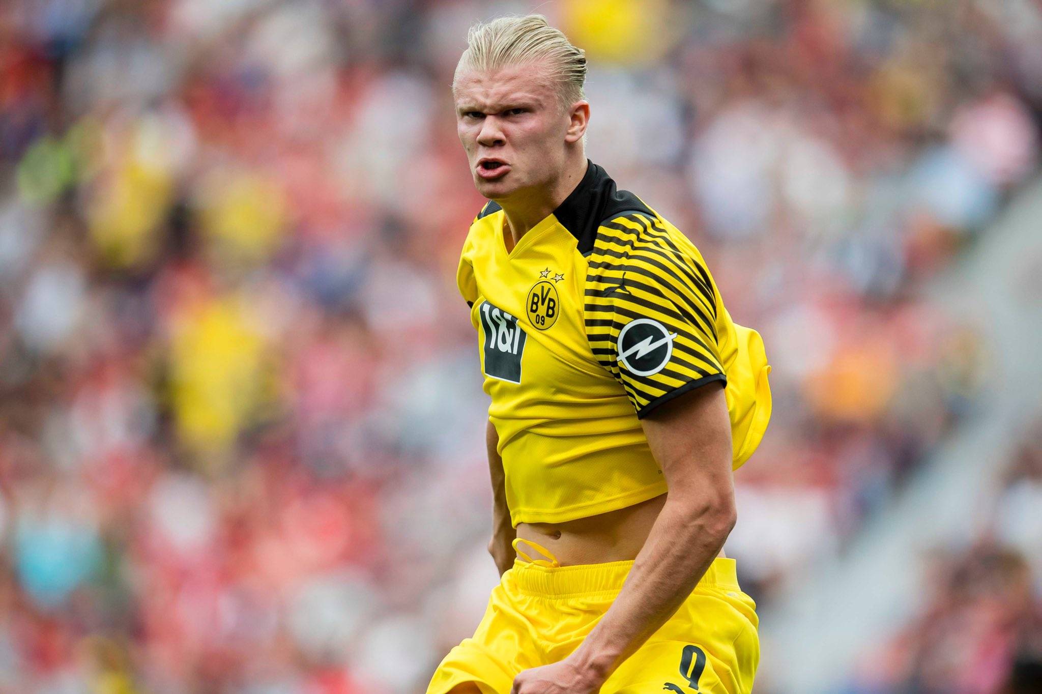 拜仁再度横扫对手，领先德甲积分榜（拜仁再次狂胜，继续领跑德甲积分榜）