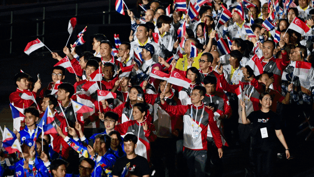 热刺短传渗透锋利如刃（热刺短传渗透刀锋般犀利）