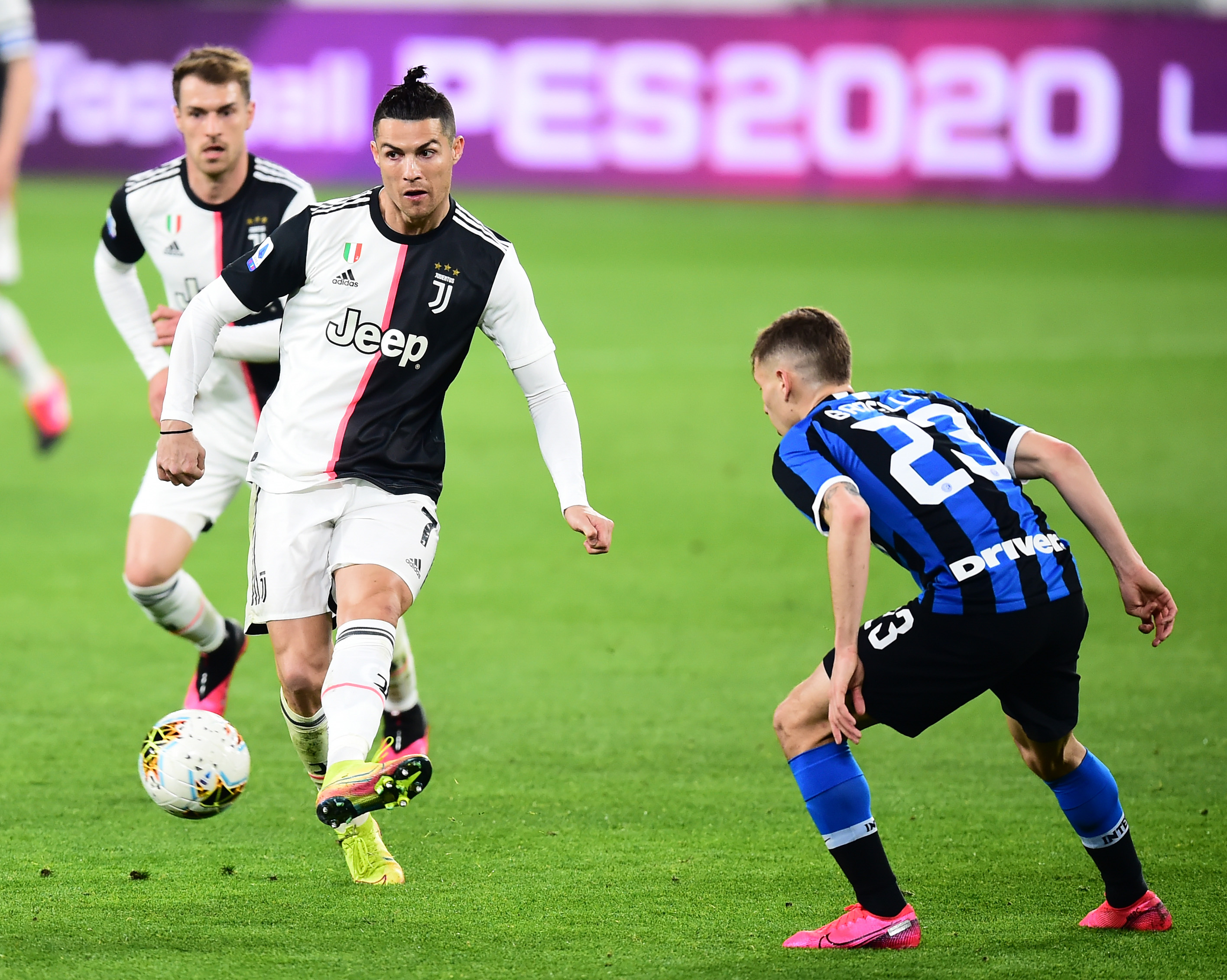 近10年欧冠场均进球榜：哈兰德1.02球第1，C罗第2，梅西第4（近十年欧冠场均进球率榜：哈兰德1.02球居首，C罗次席，梅西第4）