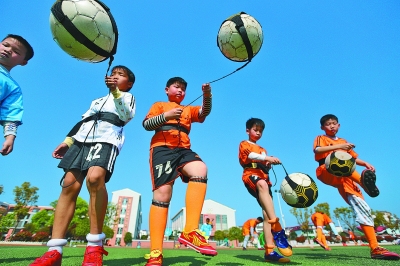 10场7胜，拜仁是击败卡塔尔财团时代巴黎次数并列最多的球队（拜仁10战7胜，对卡塔尔时代巴黎的胜场并列第一）