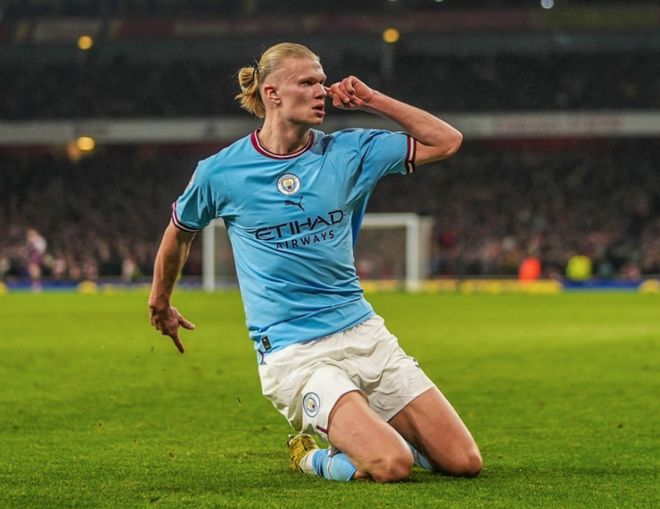 博主：客战广岛三箭申花远征军约300人，而且带着鼓（博主：申花客场挑战广岛三箭，约300名远征军随队携鼓助威）