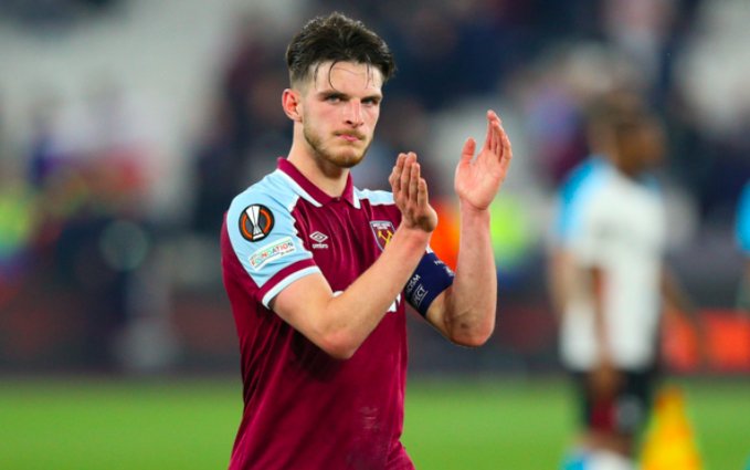 杨鸣：辽宁男篮进入新老更替时期，先打进季后赛再图发展（杨鸣：辽篮处于新老交替阶段，先确保季后赛资格再谋发展）