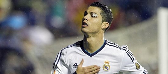 吉拉西多特生涯欧冠已打入15球，队史仅次于罗伊斯和莱万（吉拉西多特欧冠进球达15球，队史仅次罗伊斯与莱万）