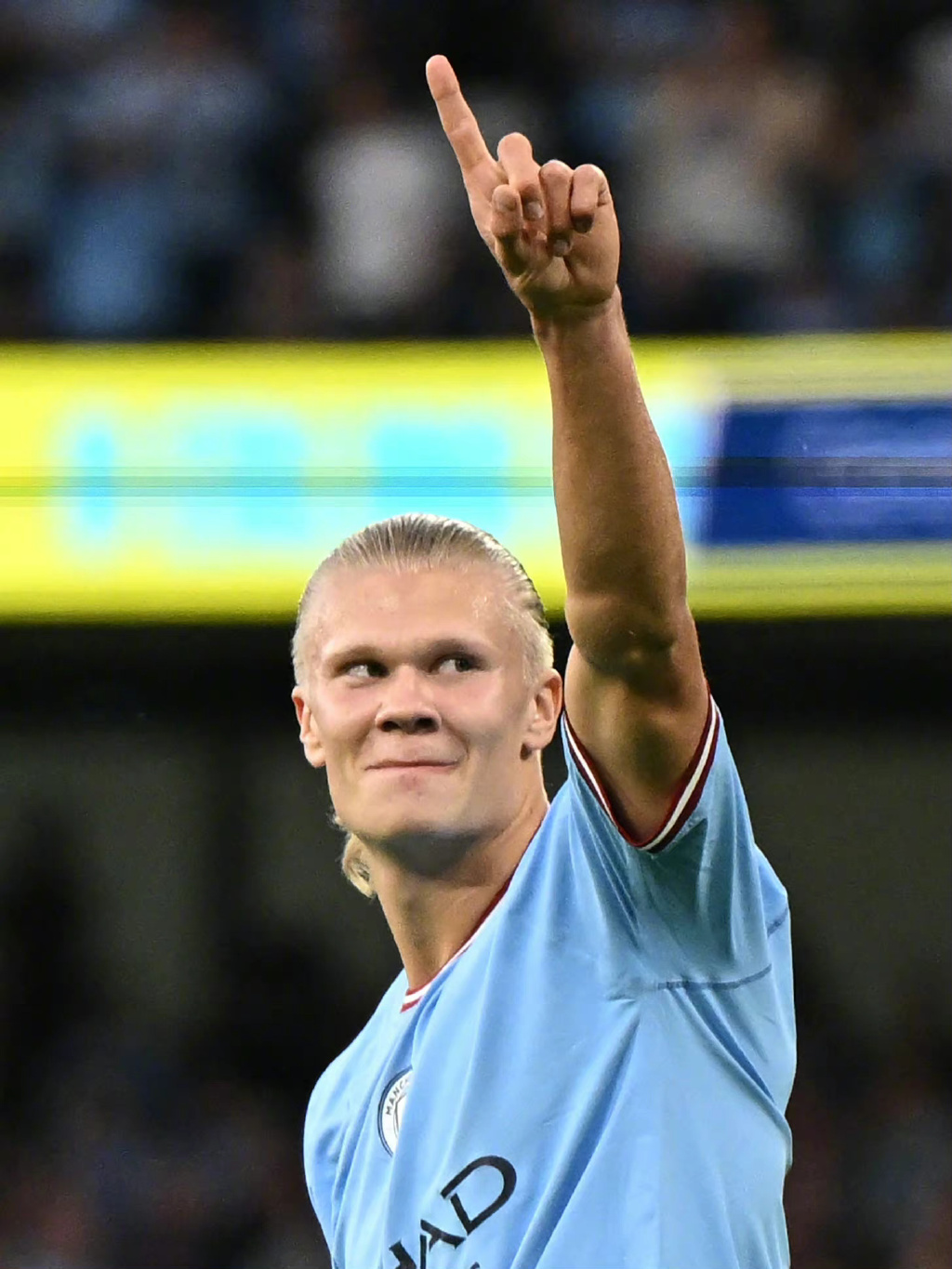 从手足无措到游刃有余，齐达内在公园学着踢毽子（齐达内公园练踢毽：从小白到高手的进阶）